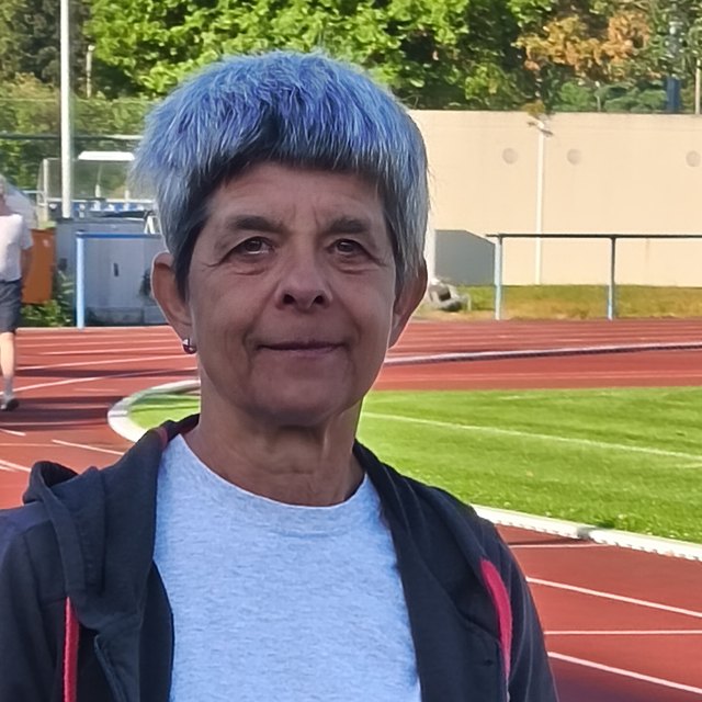 Berit Stiebitz, Übungsleiterin beim KSB Gesundheitssport, auf dem Sportplatz
