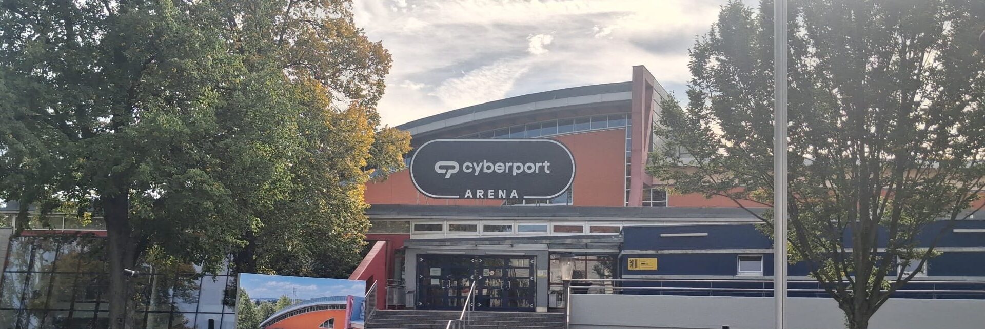 Eingang der Cyberport Arena in Dresden, Bodenbacher Straße